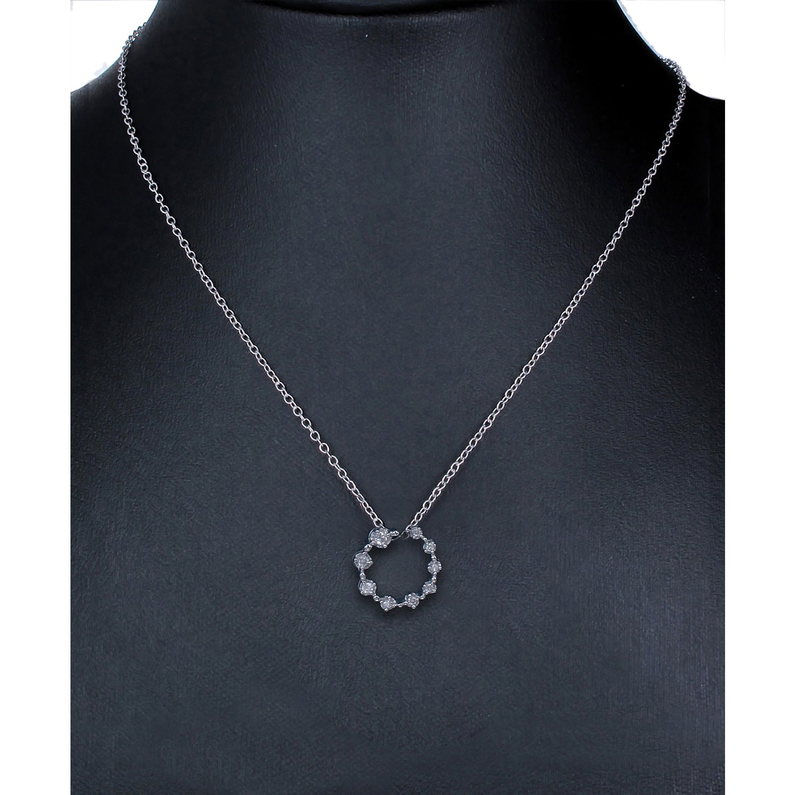 Graduated Circle Diamond Pendant Necklace