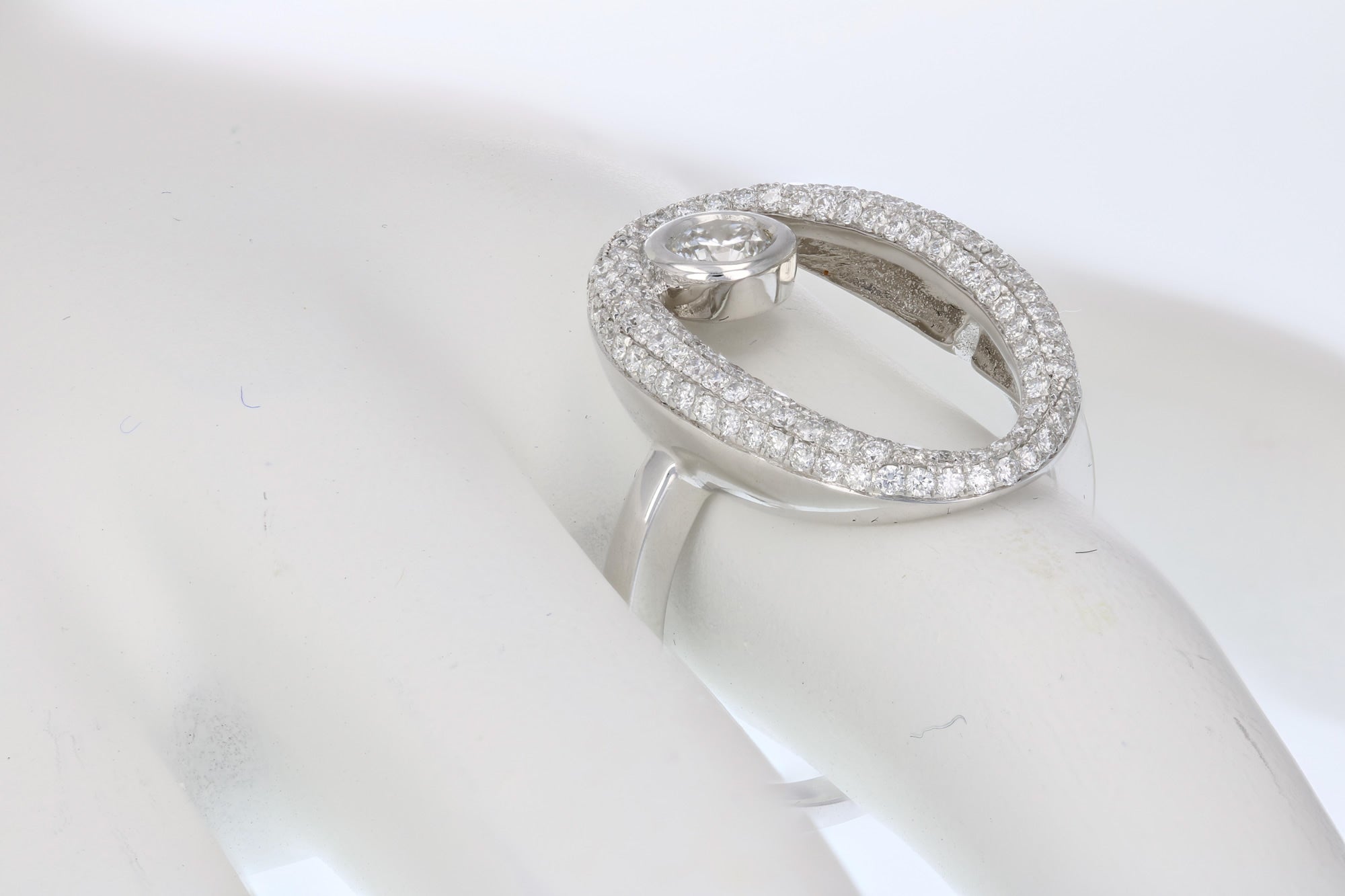 18K Diamond Oval Ring